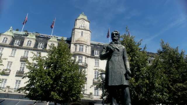 Johan-Sverdrup-Statue-Oslo-Norwegen