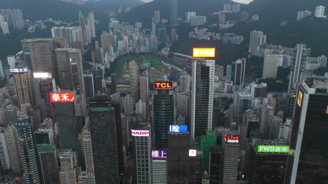 Imágenes-de-vista-aérea-de-4K-de-ciudad-de-Hong-Kong-en-puesta-del-sol