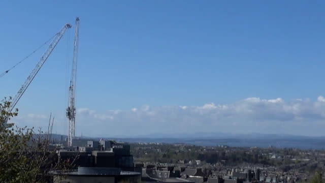 Una-vista-panorámica-de-Edimburgo