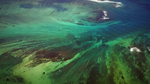 Luftaufnahme-von-Korallenriffen-aus-Lemorne-Brabant-in-Mauritius.