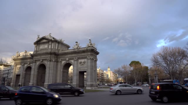 Puerta-de-Alcala-in-Madrid,-Spain