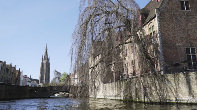 Blick-auf-den-Kanal-in-europäischen-Städten