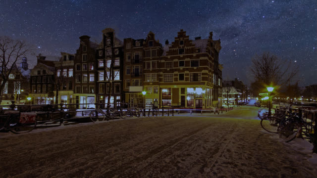 Amsterdam-im-Jordaan-bei-Nacht-in-den-Niederlanden