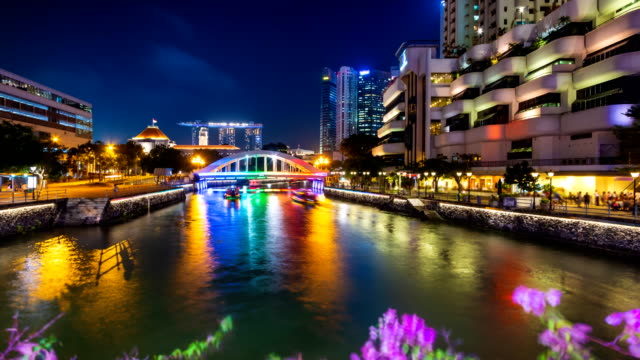 Singapur-Nacht-Stadtbild-4K-Zeitraffer-(Neigung-nach-unten)