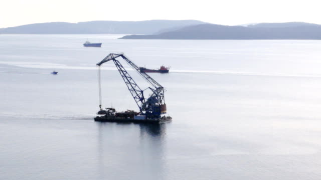Floating-crane-on-the-background-of-the-island-Russian-sails-through-the-Bosphorus-East-in-the-Far-Eastern-city-of-Vladivostok.