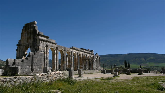 Antike-römische-Basilika-in-Volubilis-Marokko