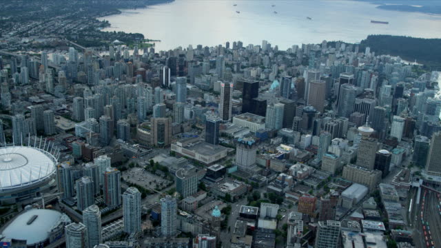 Vista-aérea-del-atardecer-en-el-puerto-de-la-ciudad-y-el-puerto-de-Vancouver