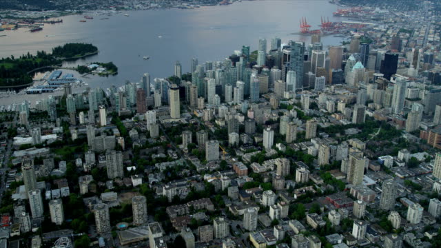 Vista-aérea-del-atardecer-en-el-puerto-de-la-ciudad-y-el-puerto-de-Vancouver