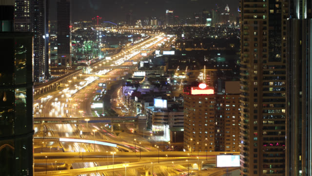 Vista-del-último-piso-4-K-time-lapse-en-la-calle-principal-y-en-dubai,-Emiratos-Árabes-Unidos