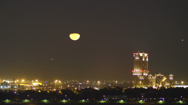 moon-light-night-time-lapse-from-dubai