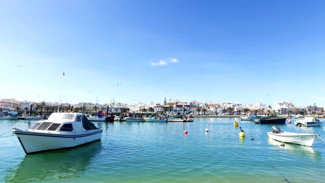 Puerto-de-Lagos-del-Algarve-en-Portugal