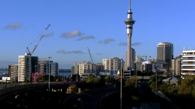 skyline-von-Auckland-aus-Autobahnkreuz