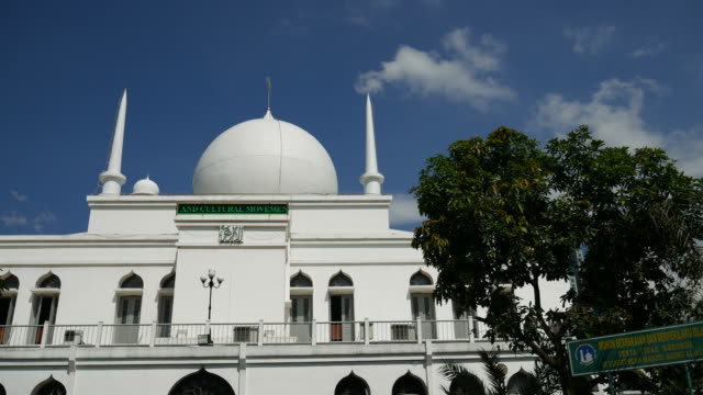 Al-Azhar-Mosque-in-Jakarta,-Indonesia