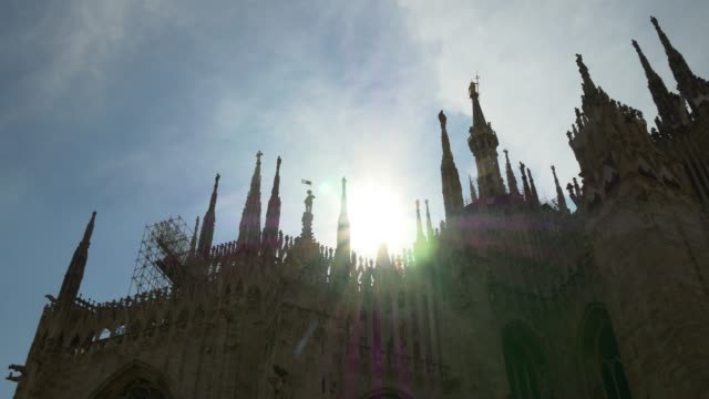 Italiens-Sonne-Licht-Tag-Zeit-Mailand-berühmten-Duomo-Kathedrale-auf-dem-Dach-vorne-Panorama-4k