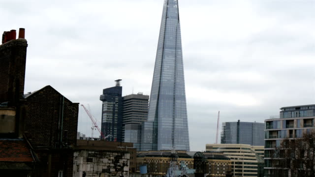 The-slim-cone-shaped-skyscraper-under-construction-in-London