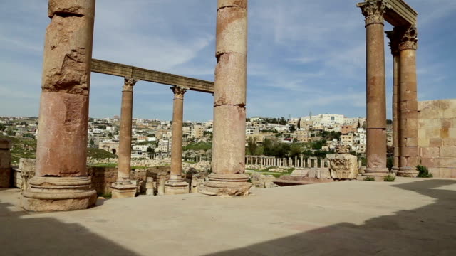 Roman-ruins-in-the-Jordanian-city-of-Jerash-(Gerasa-of-Antiquity),-capital-and-largest-city-of-Jerash-Governorate,-Jordan