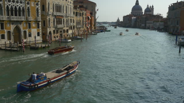 Italien-berühmten-canal-Santa-Maria-della-Salute-Basilika-sonnigen-Brücke-Panorama-4k-Venedig