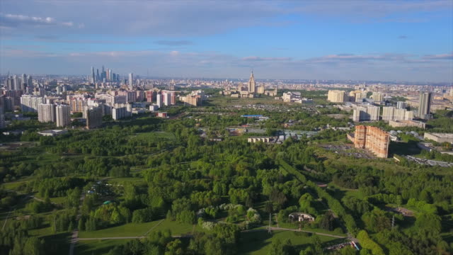 Rusia-Moscú-ciudad-Universidad-paisaje-parque-aéreo-verano-día-panorama-4k