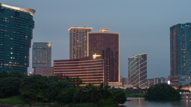 China-Macao-berühmten-Sonnenuntergang-Hotels-Stadtbild-Stadtpanorama-4k-Zeitraffer