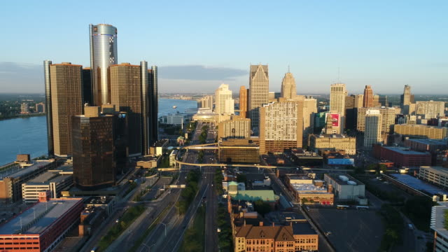 Aerial-view-of-Detroit-skyline
