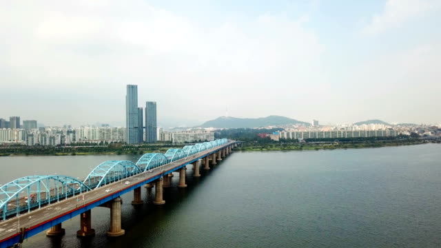 Vista-aérea-ciudad-de-Seúl-en-puente-Dongjak-en-Seúl,-Corea-del-sur