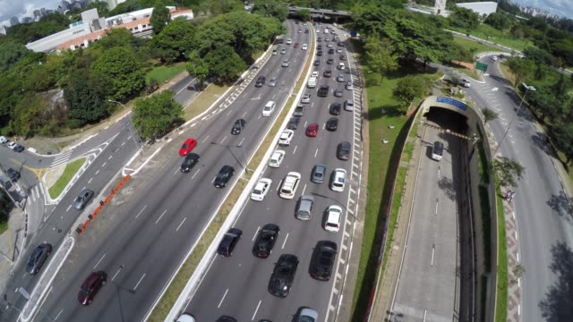 Aerial-View-von-23-de-Maio-Avenue-in-Sao-Paulo,-Brasilien