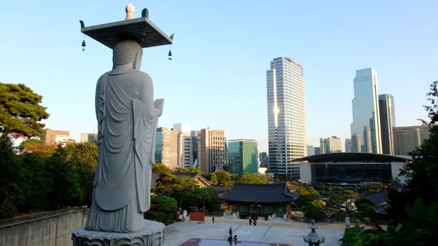 Vista-del-templo-de-Bongeunsa-en-Seúl-de-Corea-del-sur