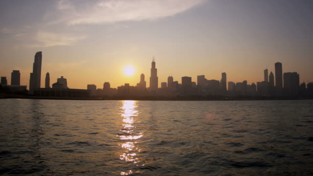 Chicago-Skyline-view-of-city-Skyscrapers-at-sunset