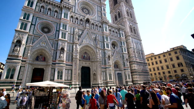 Personas-en-la-Catedral-de-Florencia-en-Florencia,-Italia