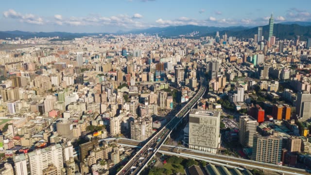 día-soleado-taipei-paisaje-urbano-tráfico-céntrico-calle-aérea-panorama-4k-timelapse-Taiwán