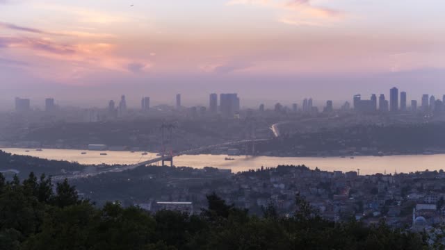 Time-lapse-of-Maiden's-Tower-in-Istanbul