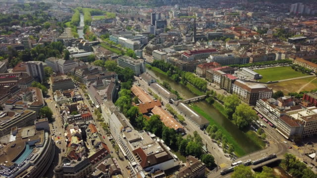 der-Schweiz-Sonnentag-Zürich-Stadt-am-Fluss-Zentrum-Luftbild-Panorama-4k