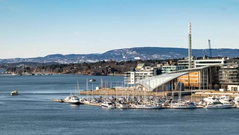 Timelapse-de-skyline-de-ciudad-de-Oslo-en-el-puerto-de-Oslo,-Oslo-Noruega-4K-Time-Lapse