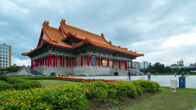 Day-to-Night-time-lapse-video-of-Chiang-Kai-shek-Memorial-Hall-National-Concert-Hall-in-Taipei-city,-Taiwan-timelapse-4K
