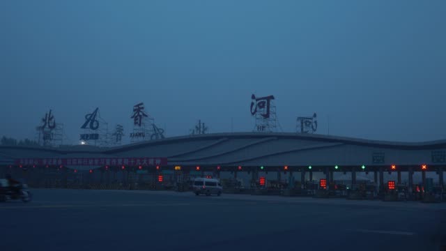 Verkehr-auf-Shanghai-Highway-Interchange-bei-Nacht,-China,-Asien