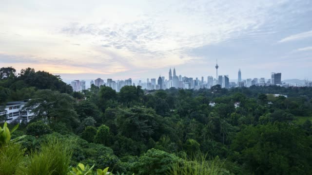 4-k-UHD-Zeitraffer-des-dramatischen-Sonnenaufgang-über-Kuala-Lumpur