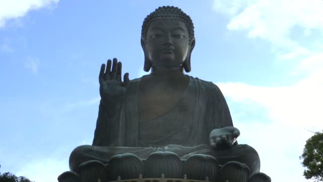 close-up-of-tian-tan-bronze-buddha-in-hong-kong
