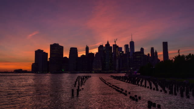 Manhattan-Skyline-Zeitraffer-bei-Sonnenuntergang,-New-York-City,-USA