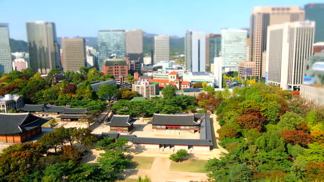 Ansicht-des-königlichen-Palast-Deoksugung-im-Herbst-in-Seoul-Südkorea