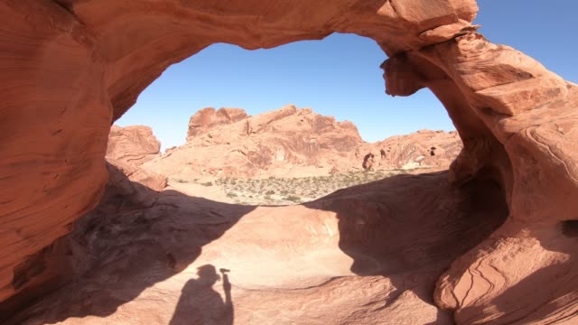 Arch-Rock-Valley-of-Fire
