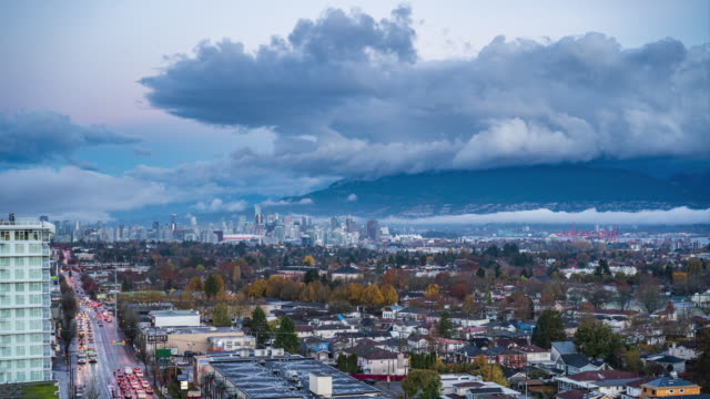 Zeitraffer-der-Skyline-von-Vancouver-bei-Sonnenaufgang