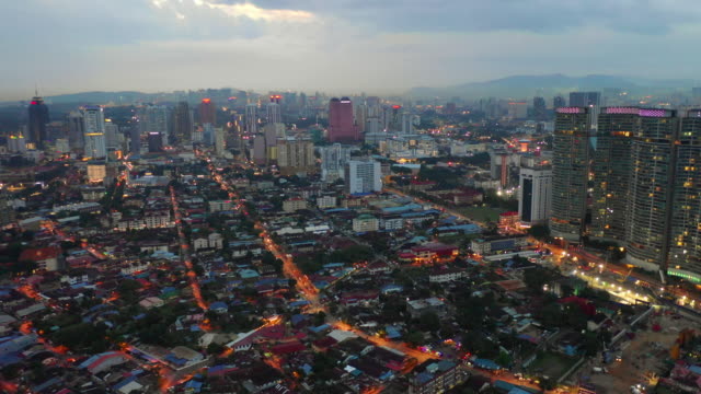 aerial-Panorama-4k-block-Abend-Beleuchtung-Kuala-Lumpur-Stadtbild-bekannten-lebenden-Malaysia