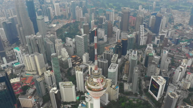 Kuala-Lumpur-Stadtzentrum-von-berühmten-Turm-oberen-Park-View-Antenne-Panorama-4k-Malaysia