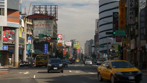 soleado-día-Taipei-City-Traffic-Street-panorama-4k-Taiwán