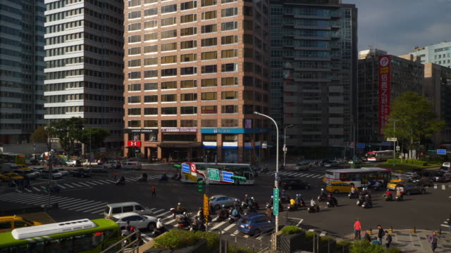 Sonnenuntergang-Taipei-Rathaus-Verkehrsstraße-Kreuzung-Zeitlupe-Panorama-4k-taiwan