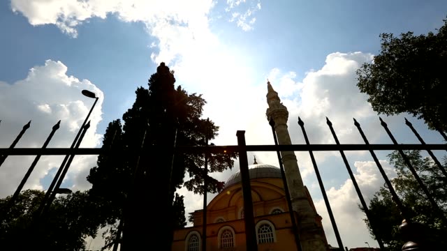 Istanbul-Altunizade-Osmanische-Moschee-Zäune-Timelapse