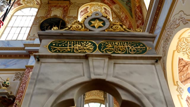 Istanbul-Altunizade-Osmanische-Moschee-innen-Minber