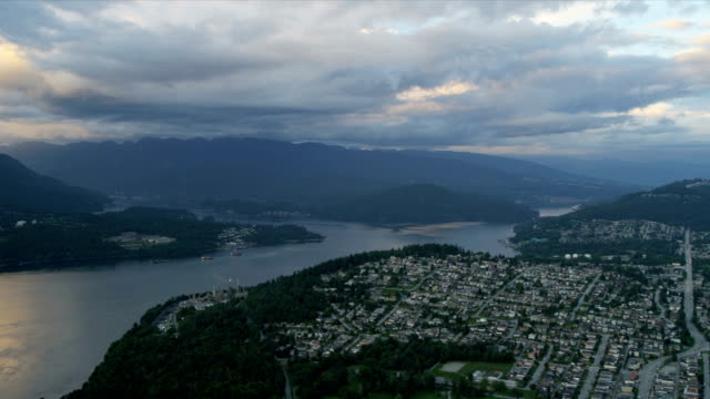 Aerial-Abenddämmerung-view-residential-Pendler-Häuser-östlich-von-Vancouver