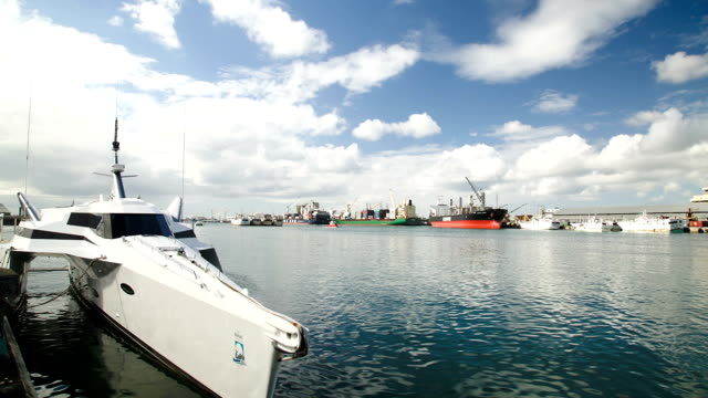 harbour-mit-der-Industrie-in-port-louis
