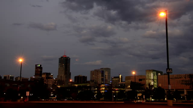 skyline-von-Denver-am-Abend